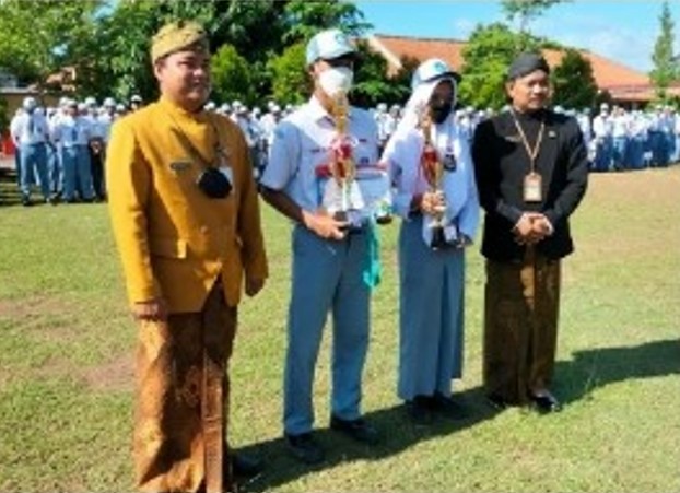 bersama siswa berprestasi
